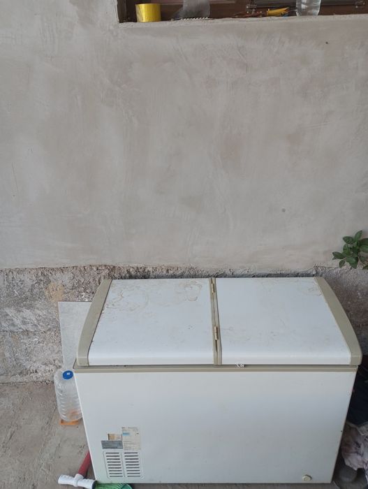 250 $ kami bor deyarliy yangi marazinlik