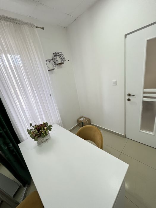 Inchiriez post manichiura/ pedichiura