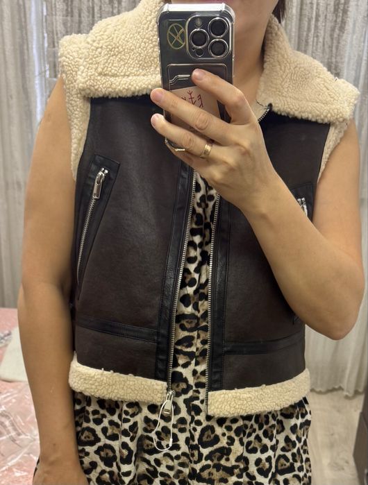 Жилет коричневый