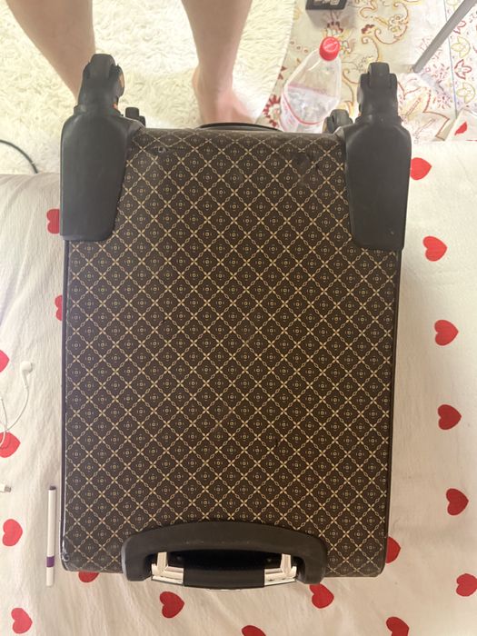 Продам чемодан б/у