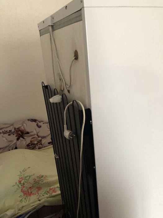 Продам морозилку Indesit