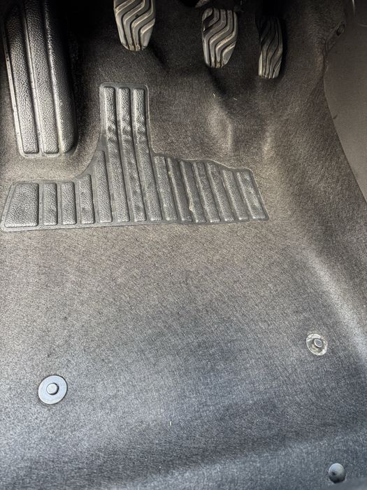 Curățare tapițerie auto și casă