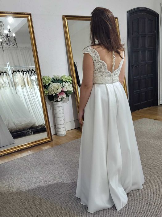 Rochie mireasa model 2022