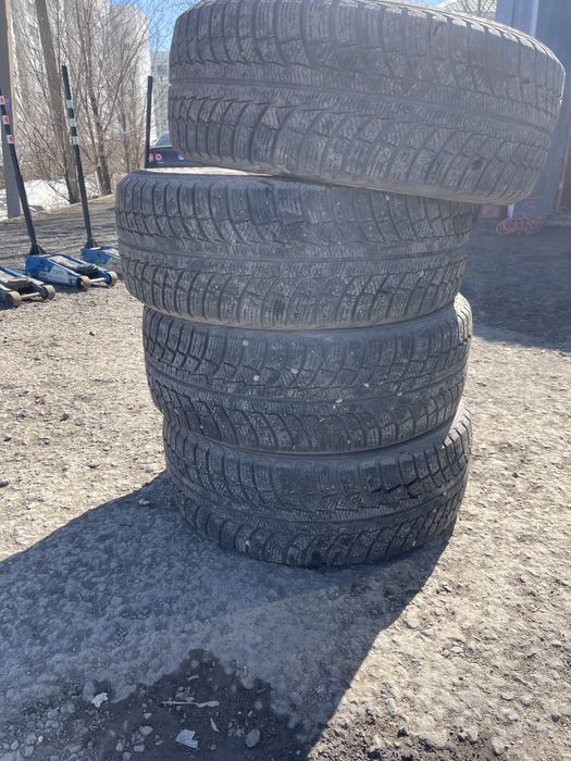 215/55/17  зима шипы