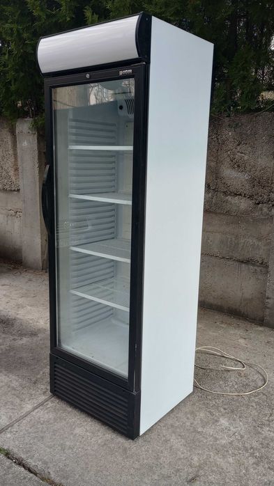Продавам хладилна витрина