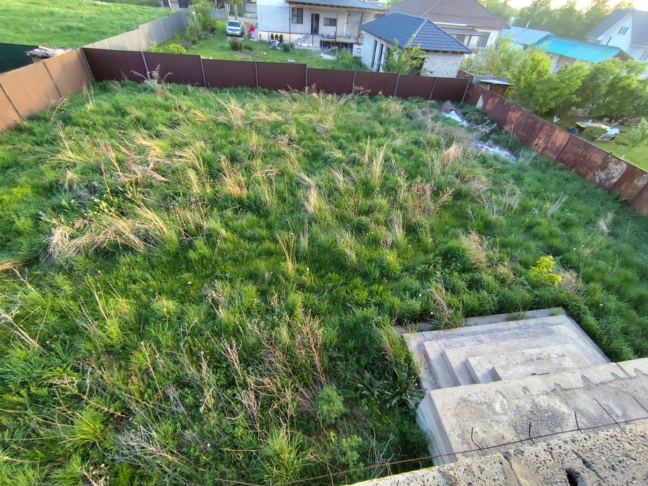 Дом недостроенный с участком продам