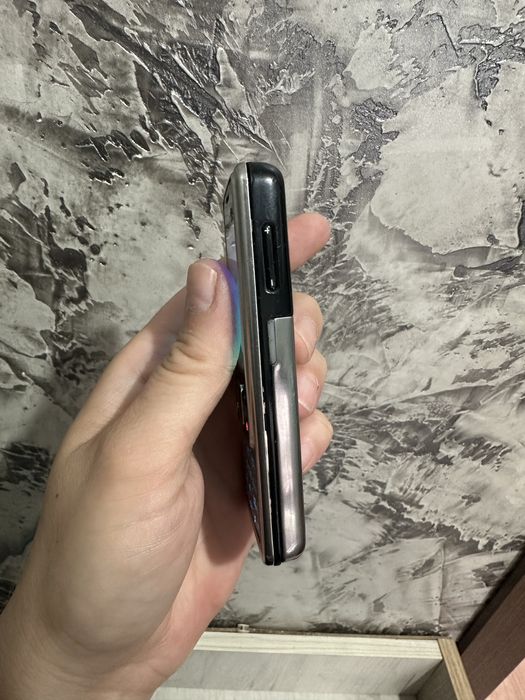 Продам Nokia 6300.