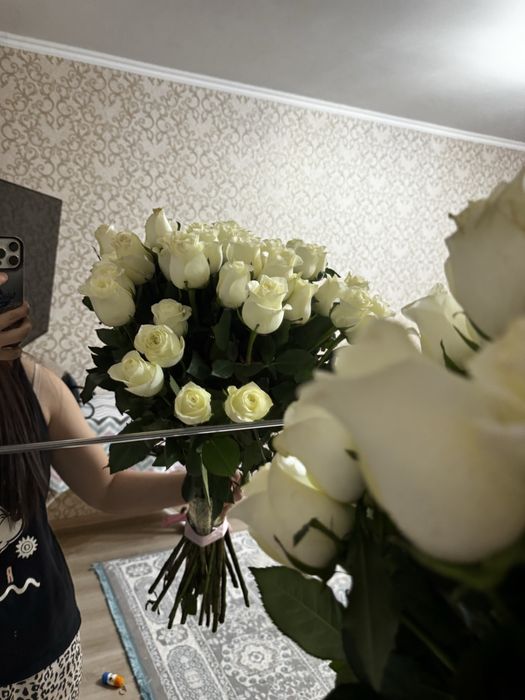 Белые розы , свежые . Шымкент!