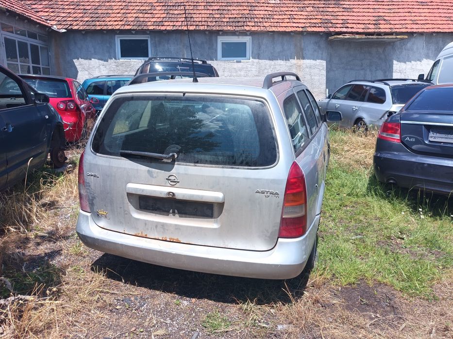 Продавам opel astra g комби на части 1.7 дизел