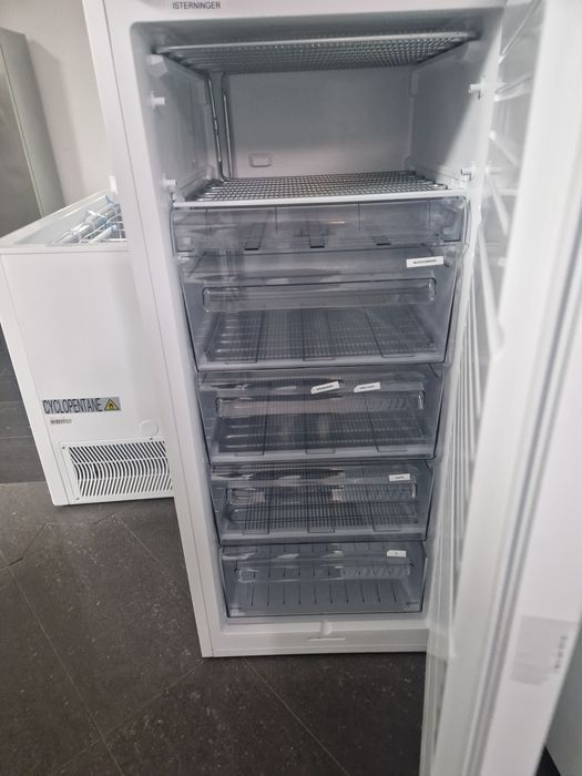 Фризер Aeg A++ 167 литра