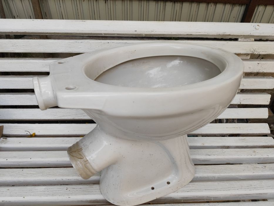 Vas wc ceramic   in stare foarte bună