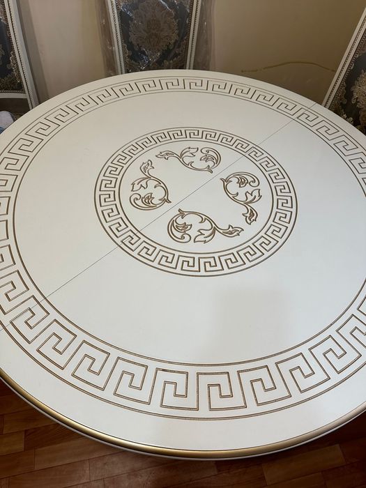 Стол и стулья 4 шт новые