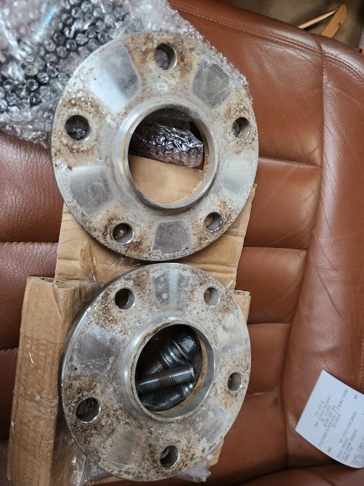 Фланци  2 бр. 5/130 15мм Туарег. Материал алуминий.