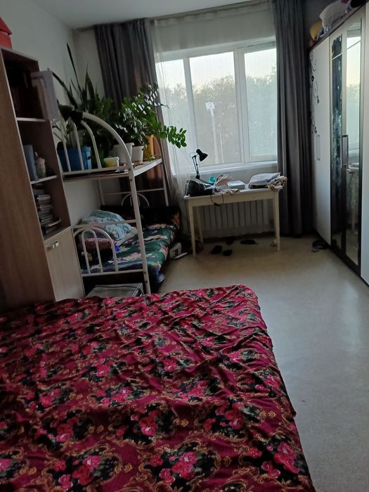 Квартираға адам керек