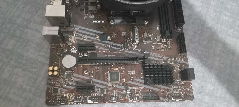 AMD 5 5600GT с кулером и материнкой