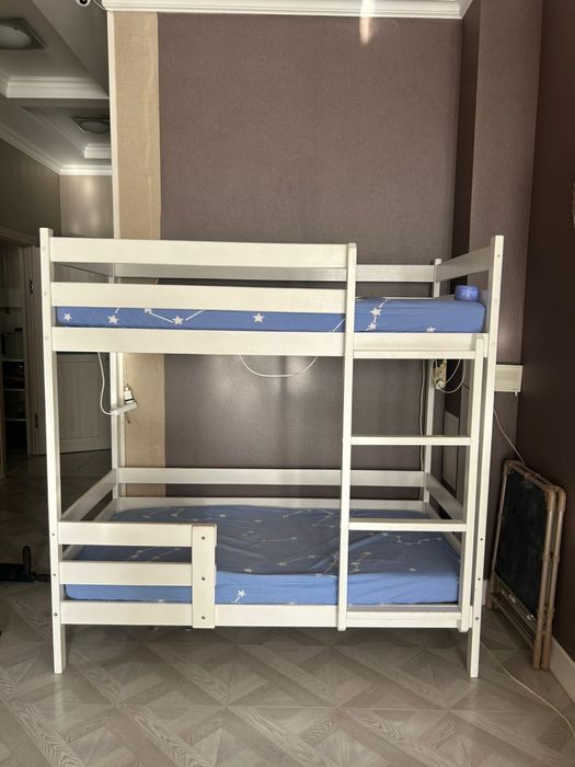 Кроватка детская двухярусная.