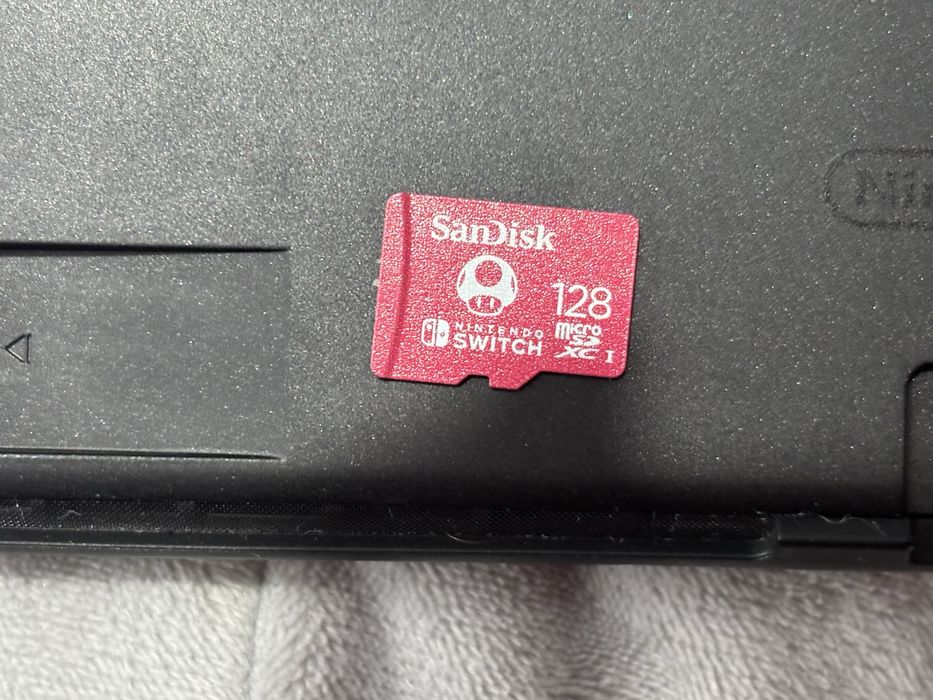 Nintendo swich конзола с 6 игри и карта памет