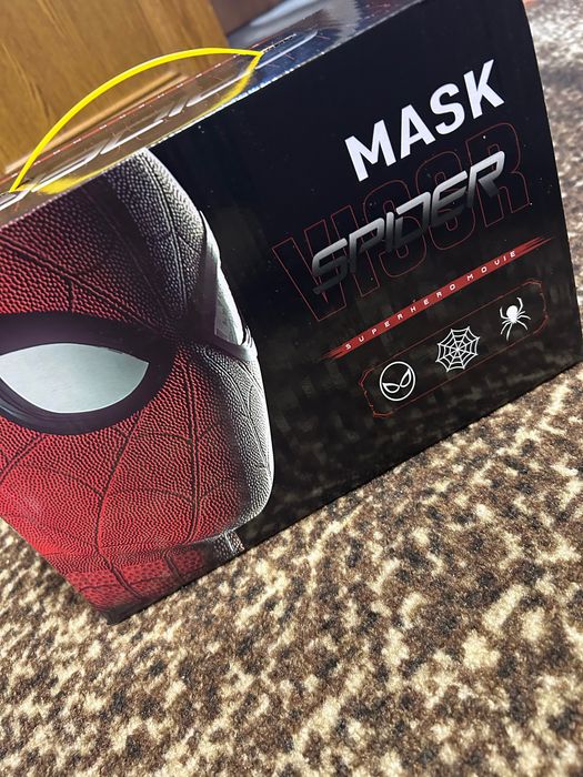 Маска на spiderman с движещи се очи, чисто нова