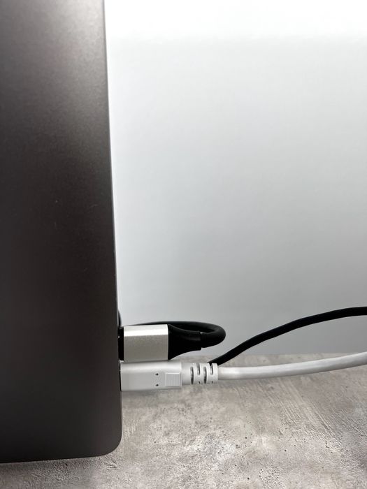 Продам монитор Samsung LS32BM801UIXCI белый