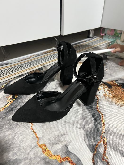 Стильные женские туфли на каблуке