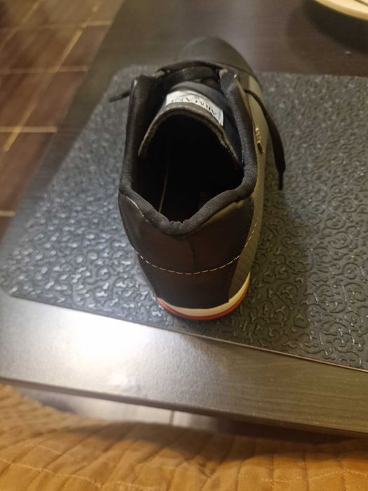 Vand adidasi Armani, originali. Marime 42