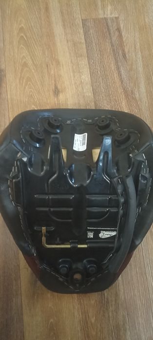 Indian Scout, Седалка и слюда