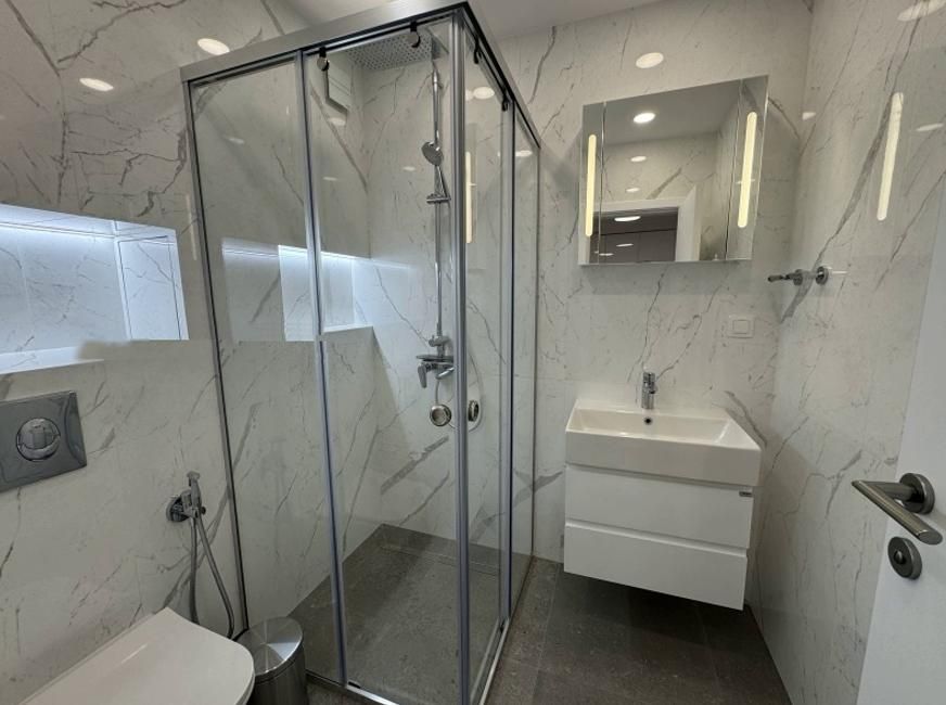 Дава се под наем Двустаен апартамент в София, Студентски град - 75 кв.м за 750 € - Снимка #10