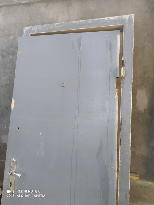 Temir eshik sotiladi