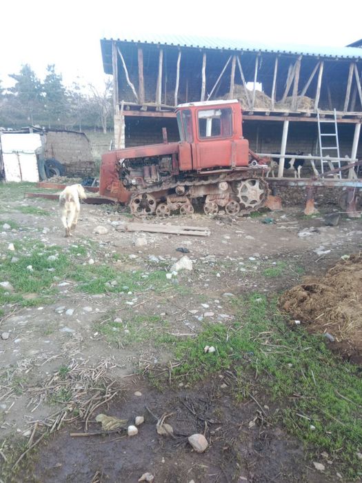 Buldozer va zapchaslari sotiladi yaxshi xolatda