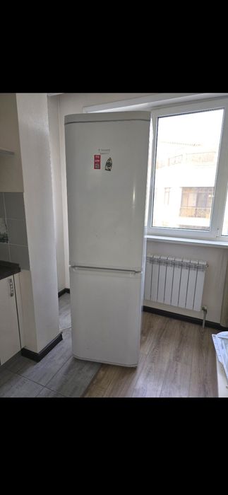 Холодильник Hot point Ariston