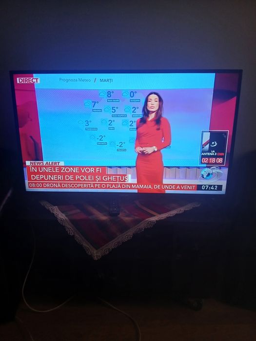 Vând tv teletech de 81 cm si unul mic