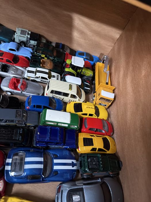 Lot 224 masinute Hotwheels , siko , Matchbox etc