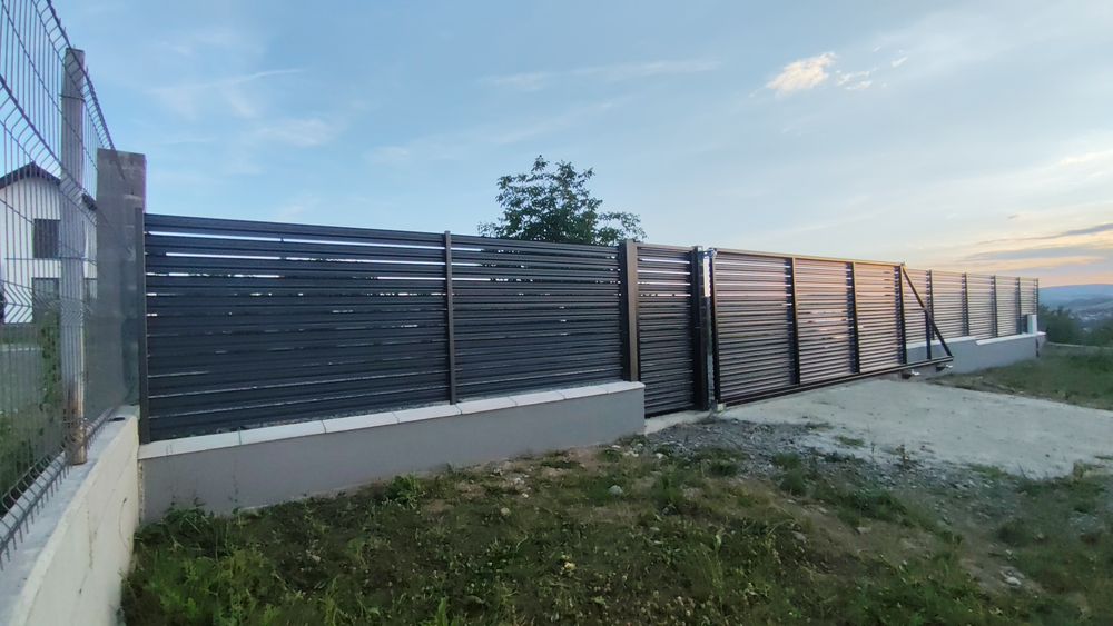 Poarta Auto - Acces Pietonal la Comandă | Aluminiu și Metal | Montaj Inclus