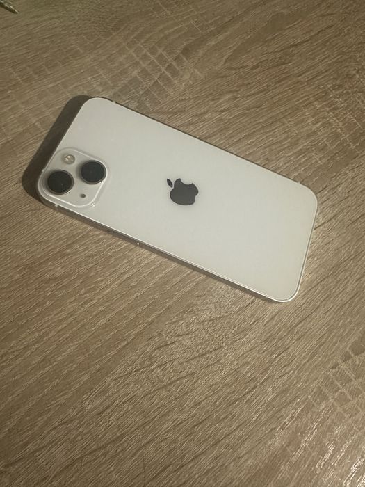 Продам Айфон 13.