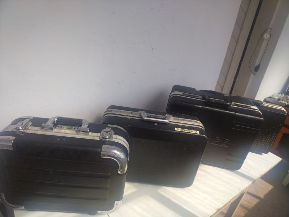 Куфар за Ел. инструменти Parrat /Wisent
Множество отделения!
Марки: