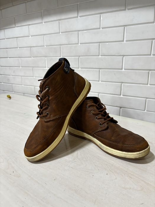 Коричневые ботинки