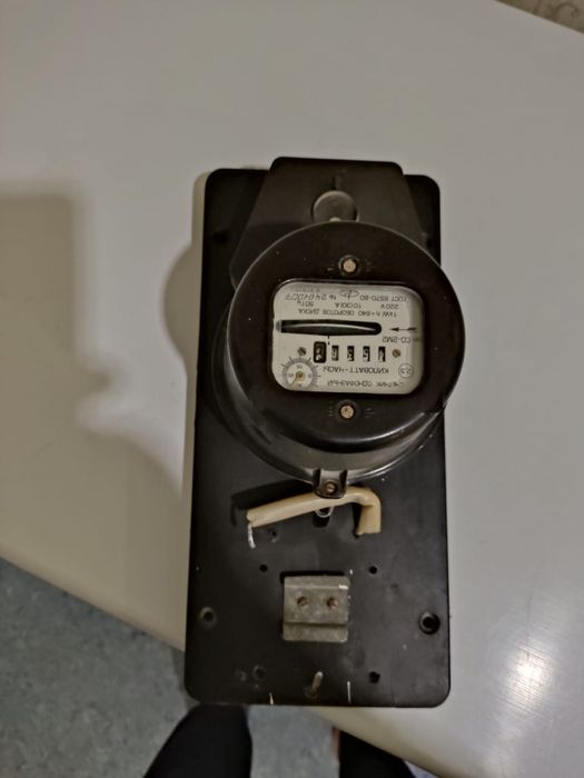 Продам электросчетчик