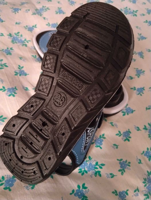 Продам детские сандалии на мальчика