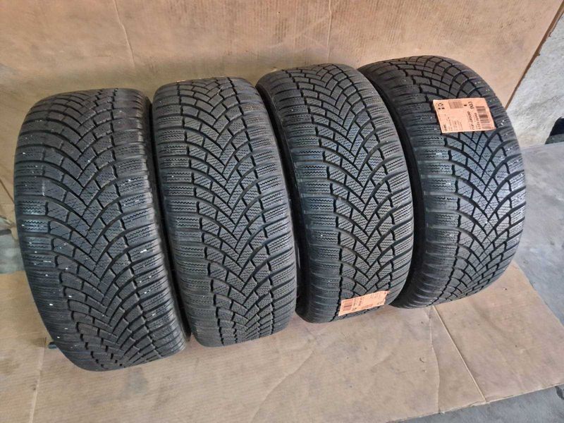 4 броя Bridgestone R18 225/40/ 
зимни гуми 
DOT1821