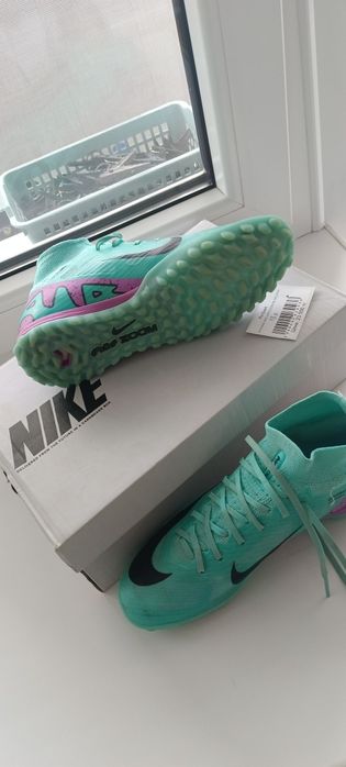 Обувь спортивная