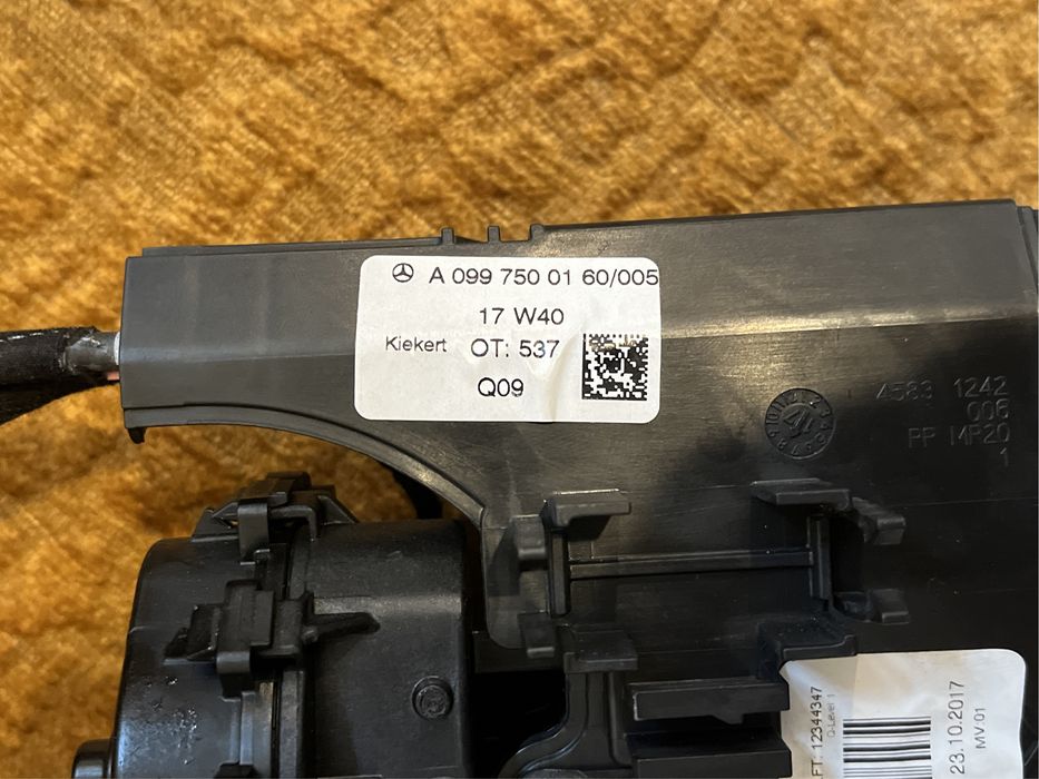 Emblema haion cu motoras / Camera marsarier Mercedes C coupe / cabrio