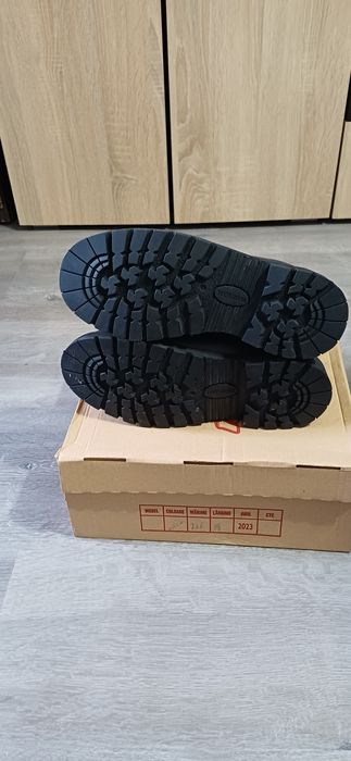 Bocanci militari iarnă