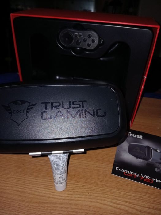 Ochelari virtuali trust