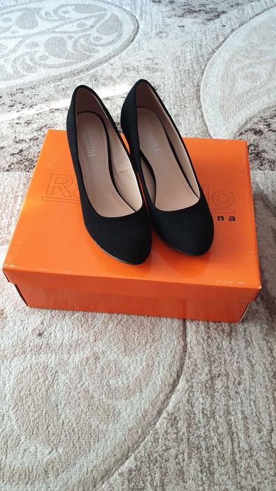 Pantofi cu toc, visinu, negru