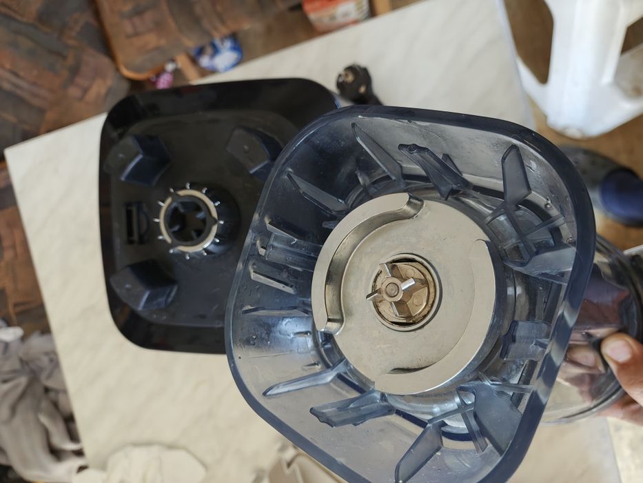 Rezervat - Blender profesional cu cana 1680W G21 Perfect Smoothie Vitality  32000rpm  foarte putin folosit in cutie, cana 2.5L