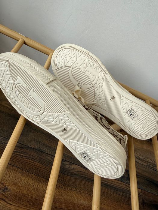 Оригинални нови маратонки GUESS