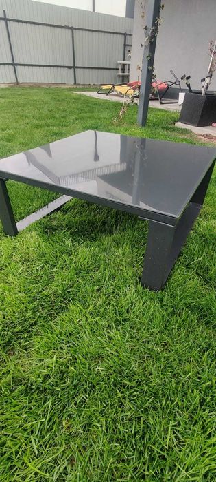 Masuta de cafea cu blat de sticla si suport din aluminiu