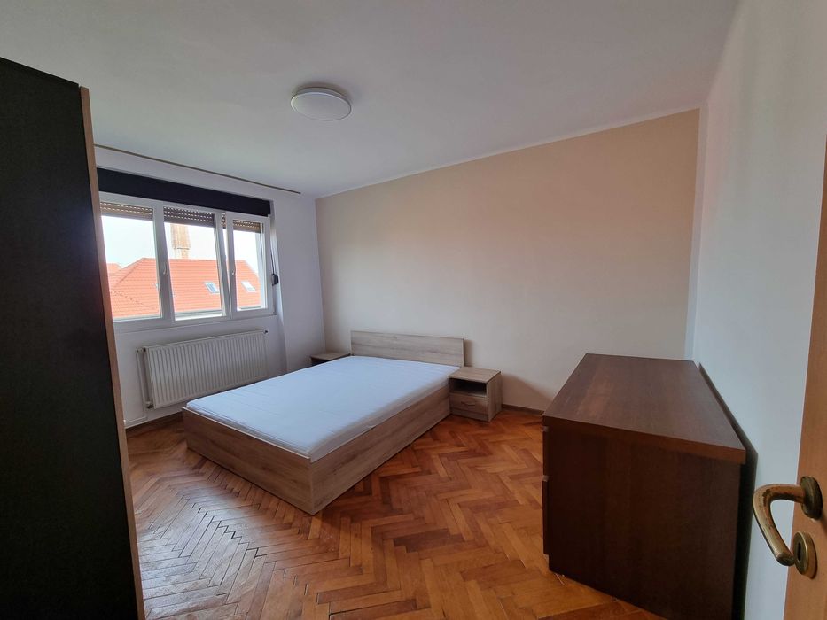 Apartament cu 2 Camere Decomandate - Foarte Aproape de Facultati