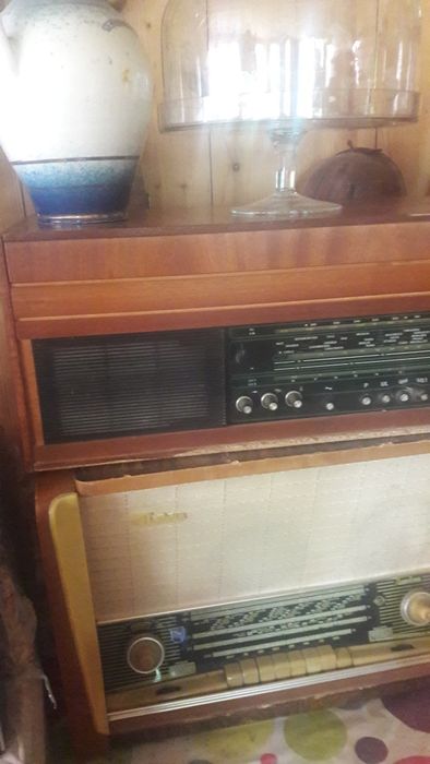 Radio vechi pe lămpi de vinzare