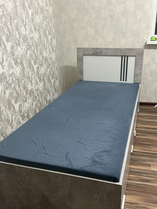 Кровать тумбалармен